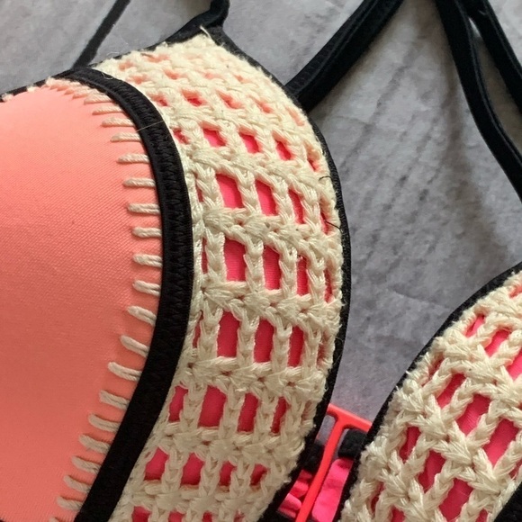 ✅2X Host Pick✅ Victoria’s Secret Swim Suit Top, 32B - Picture 6 of 8